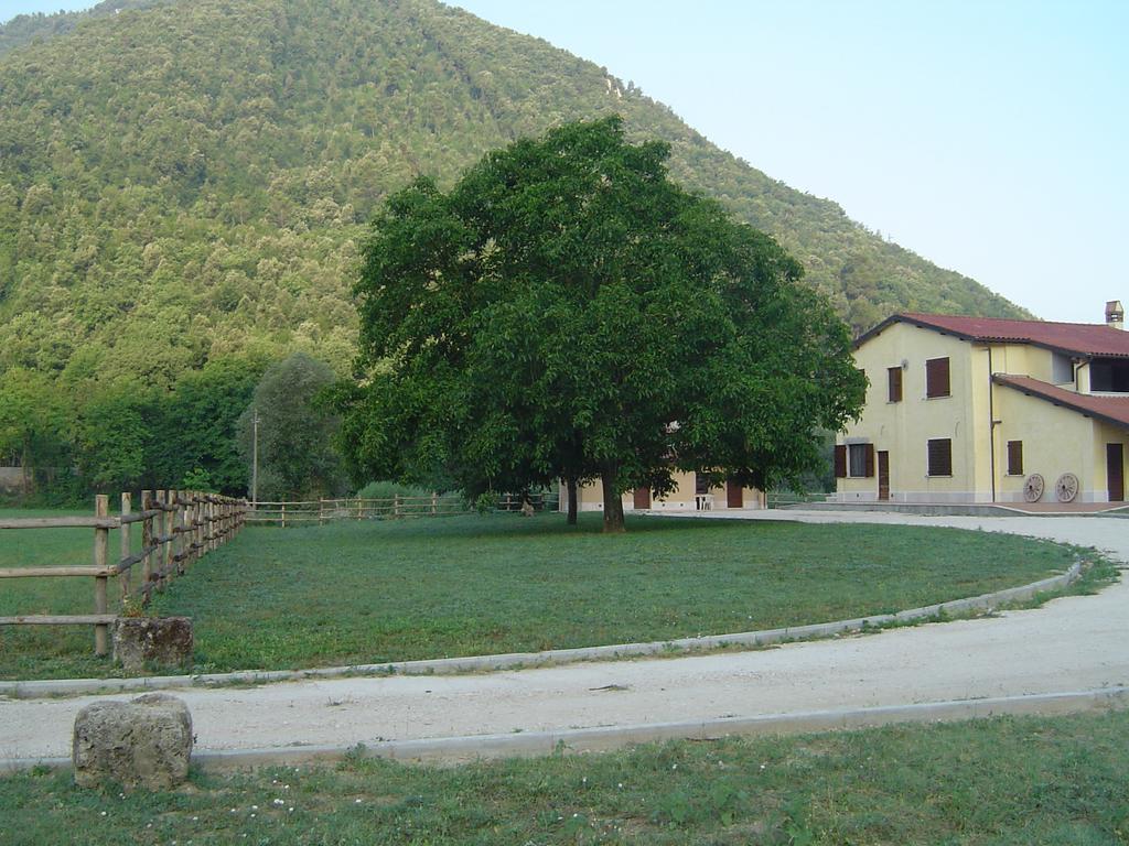 L' Antico Casale Vila Le Marmore Exterior foto
